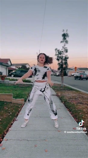 I do not own the copyrights to this song. white girl, thriller,Michael Jackson ,,,,come on yeah now