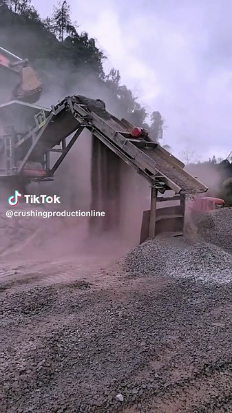 Truck-mounted mobile crusher with built-in vibrating screen! Large output, no electricity required! #Mobilecrusher #truck-mountedcrusher #Mobilecrusher #Mobilesandmakingmachine#Mobileboxbreakin #Mobileboxcrusher#Crusher #sandmakingmachine #crushermanufacturers#Crusherfactory #boxbreakerfactory #boxbreakerfactory #fyp