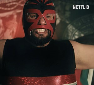 Met een score van 97% op Rotten Tomatoes krijgt de komedieserie MO alleen maar lovende kritieken. In dit vrolijke verhaal volgen we Mo, een Palestijnse asielzoeker, die de eindjes aan elkaar probeert te knopen in Houston, Texas. Beide seizoenen van MO zijn nu te zien, alleen op Netflix! | Netflix