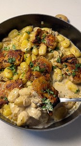Creamy Chicken and Mushroom Gnocchi 🤌🏼 This is one of my favourite one pot 30 minute dinner meals. Its comforting, delicious and the perfect midweek pasta dish. This is my recipe that I threw together one night when i had some extra mushrooms 😂 anywho here is my recipe Ingredients for the chicken 6 chicken thighs, deboned 1 tsp smoked paprika 1/2 tsp Garlic powder 1/2 tsp onion powder 2 tsp olive oil Salt and pepper to taste For sauce 1 small onion, finely diced 2 garlic cloves, finely choppe
