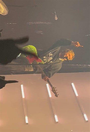 Bit of slsp #5sos #5secondsofsummer #fyppp #zyxbca #5secondsofsummerconcert