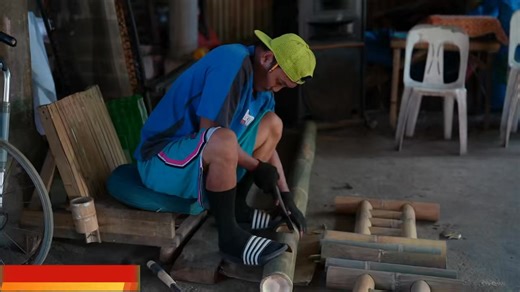 Ang bahay kubo ay isang tradisyonal na bahay at kinikilala ito bilang pambansang bahay ng Pilipinas! Ito ay kadalasang gawa sa kawayan at ang bubong nama'y gawa sa dahon ng nipa o anahaw! Bisitahin natin ang RMJC Kubo maker dito sa Calamba, Laguna at alamin natin ang istorya kung paano nga ba nila sinimulan ang paggawa at pagbebenta ng bahay kubo! Kaya naman tara na sa Calamba mga ka-AKAY! #akay #supportlocalph #AkayniSolsaTURISMO | AKAY ni SOL