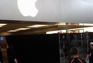 Apple updating Apple Store displays on Tuesday night; new product launch on Wednesday? (updated) - 9to5Mac
