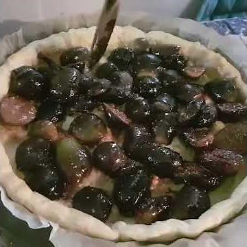 Tarte aux figues et aux amandes .