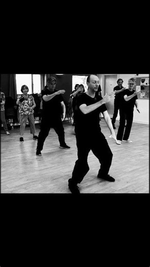 Yang-style Tai Chi (楊氏太极拳) Improves balance, lower-body strength, flexibility, and cardiovascular fitness. Research indicates it can help manage pain from conditions like osteoarthritis and fibromyalgia and also reduce stress and anxiety through "moving meditation" that calms the mind. Please subscribe and share my YouTube channel: Tai Chi Heaven and Earth | Tai Chi Heaven and Earth