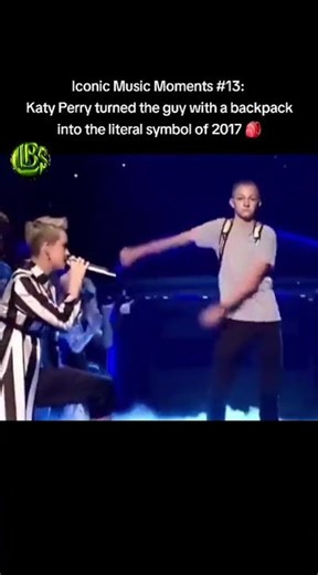The moment a random kid stole the spotlight from a superstar Katy Perry 😭