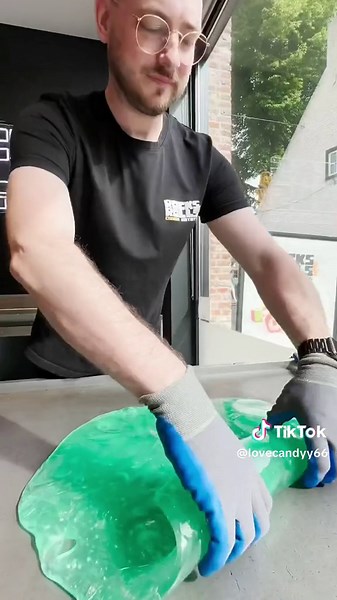 Bubble Pop Smasher Candy Making Video