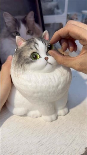 Today’s cuteness starts with squeezing the cat.#squishy #cat #diy #handmade #custom