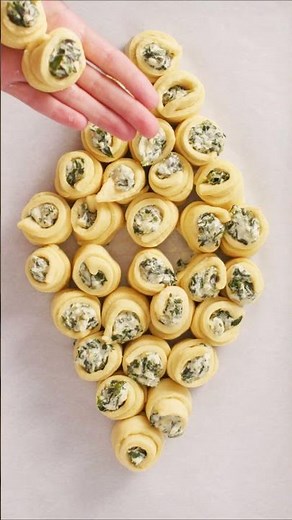 Pull Apart Spinach Rolls | The Perfect Football Food