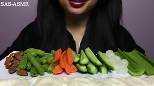 [ASMR] SAS-ASMR 来啊 快活啊 吃各种脆爽蔬菜+坚果  第一口26秒  NO TALKING