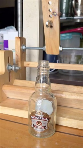 Turning a glass bottle into a drinking glass