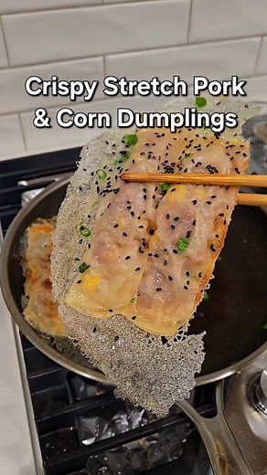 Crispy Pan-Fried Stretch Pork & Corn Dumplings. Stretch, fry, crispy. These dumplings hit different. Ingredients Filling: • 1 lb ground pork • 1 cup corn kernels (fresh or frozen) • 3 green onions, finely chopped • 1 tsp garlic salt • ½ tsp black pepper • 1 tbsp oyster sauce Dumplings: • Wonton wrappers • 1–2 tbsp oil • 1 cup water mixed with 1 tsp cornstarch (slurry) Dipping Sauce: • 2 tbsp soy sauce • 1 clove garlic, minced • 1–2 tsp black vinegar • ½–1 tsp sugar • Chopped green onions • Optio
