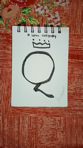 Letter 'Q' calligraphy! ✒️ Master smooth ovals & flourish flourishes. #Calligraphy #Art #LetterQ