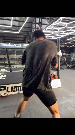 4.5K views · 61 reactions | #heavybag #powerpunching #endurance | Coach Loonie | Facebook