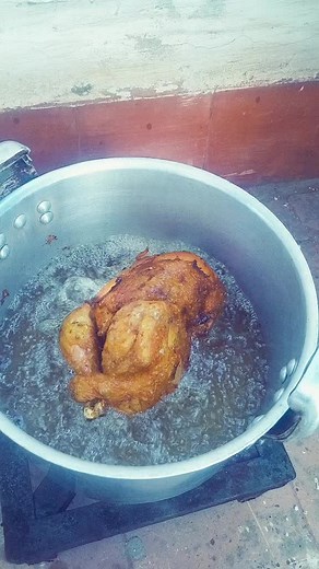 Deep-Frying Chicken in Hot Oil: A Cooking Guide
