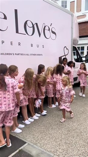 Pink Pamper Club 💗🌸💄🎀 #littlelovespamperbus #essexmums #pamperparty #pamperbus #luxurykidsparties #vantransformation #essexpamperparties #essexkidsparties #vanbuild | Little Love’s Pamper Bus