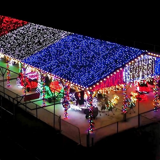 What are you doing tonight? 👀 If the answer isn’t “driving through a holiday light show with glowing construction machines”… let’s fix that. 😉 Load up the car, grab some cocoa, and head to the Diggerland Drive-Thru Holiday Light Show! 🚗✨ 💡 Giant lighted construction machines (yup, REAL ones!) 🎄 Dazzling tunnels, silhouettes, and displays 🎶 Holiday music you can play in the car while you cruise through 👨‍👩‍👧‍👦 One ticket = one vehicle – pack in the whole crew! Make us part of your famil