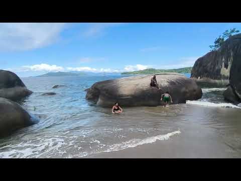 #see secret beach in Angra dos Reis with beautiful rocks