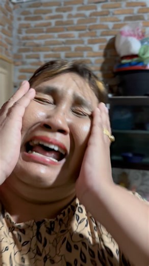 Por Tall on Instagram: "Lebih higenis🗿"