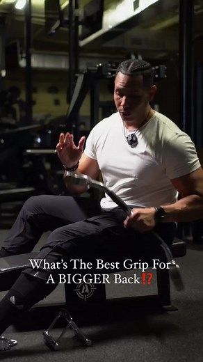 Do You Use This Attatchment? I do.. Is it the MOST OPTIMAL? Well is depends on your definition.. Look, The bottom line is this, The Attachment should use will depend on what your want to target, your structure, and most importantly what you have access to 💪🏾😎For LATS: Pull your elbow towards the hip, with a slight rounded back or neutral spineFor UPPER BACK: Pull with your elbows at a 45-60degree angle from your torso while going though full retractionFrom One Natty Lifter To Another 😎......