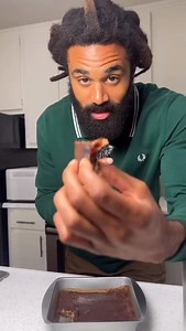 Would you try this Chocolate snack? 👀🍫 #recipe⁣ ⁣ Homemade Snickers, refined sugar free ! 😋⁣ ⁣ Here’s the full recipe:⁣ ⁣ - Add a light layer of organic extra virgin olive oil to pan to prevent sticking⁣ ⁣ - Pit and add organic Medjool dates (sticky side up).⁣ ⁣ - Melt dark chocolate & organic coconut oil (use 1 and a half chocolate bars)⁣ ⁣ - Spread organic almond butter over dates (as much as desired)⁣ ⁣ - Evenly add melted chocolate to dates⁣ ⁣ - Add high quality sea salt. ⁣ ⁣ - Freeze for