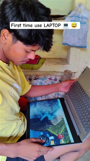 First time use Laptop 💻 😅 😂 #funny #trendingfunnyshots #shorts #comedy