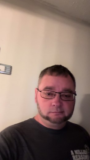 Tour of Yoder Totter Red Bathroom Set and Decorations