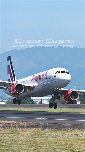 Lacsa "retro" livery on an Avianca A320 #airbus #aviation