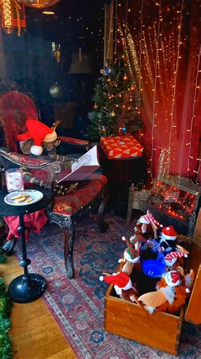 It was the Night Before Yum Yum... Check out all the awesome holiday themed window displays @onhaywood road! Vote for your favorite! | Jargon