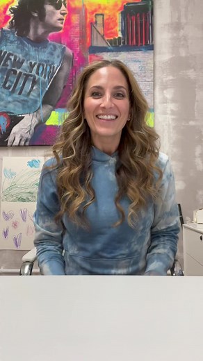 Valentine’s Day cupcakes are available now 🧁💌💘 #cupcakes #dessert #baking #food #foodporn #cake #giftideas #bakedbymelissa #valentinesdaygifts | Baked by Melissa