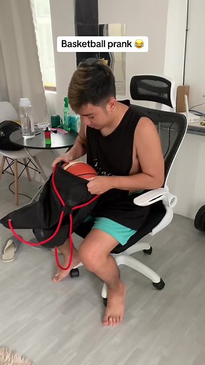 Basketball Prank 😂