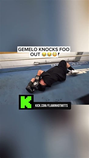 Flames stream angle of Gemelo knocking out guy #kick #viral #gemelo #flames #fyp