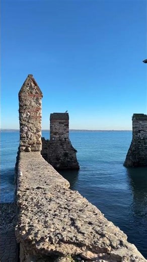 🇮🇹 This Castle in Italy Looks Like a Fairytale | Sirmione #roadtrip #castle #italia #sirmione