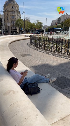 La place Castellane, un nouveau lieu de vie ✨ Après plus d’un an de travaux colossaux, la place Castellane, dans le 6e arrondissement de #Marseille, s’est transformée. L’ancien rond-point où fourmillaient les voitures a été remplacée par une place pavée largement piétonnisée où il fait bon s’arrêter, flâner, profiter, partager, danser… Désormais, les usagers peuvent également traverser la place en tramway et rejoindre le nouvel arrêt situé avenue Cantini. 🚋 | Aix-Marseille-Provence Métropole