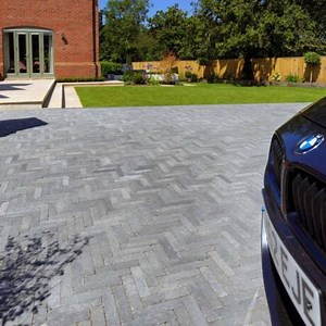 Slimsett Anthracite Roubaix - Silver Grey Dutch Pavers - Concrete Block Paving (200 x 60 x 50 mm) by Pavestone | Paving Direct