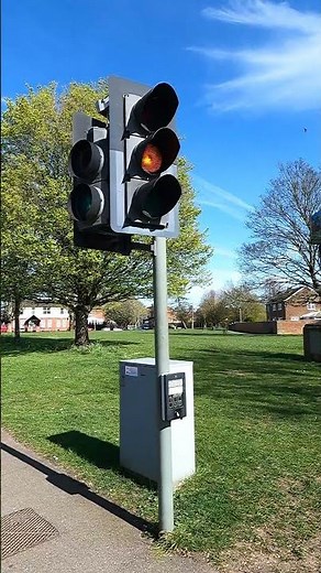 Caddington: Dunstable Road, PEEK Elite Traffic Lights Pelican Crossing