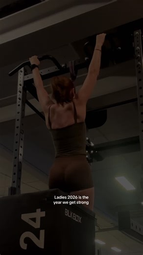 Cece Mathues on Instagram: "TikTok saw it first 🤫 • • • #gymmotıvatıon #gymgirl #gymgirlie #redheadgirl #gymlove"