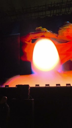 El inicio de una noche espectacular con Las Cartas Sobre La Mesa Tour 2026. 🎤🔥