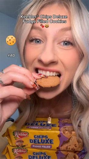 #AD I'm tired of boring cookies...thankfully @Keebler is deluxifying them with their NEW Keebler