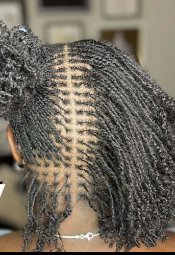 Entretien des Cheveux Crépus : Astuces et Routinely