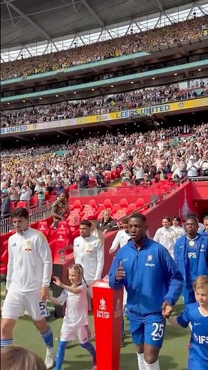 The remaining #EmiratesFACup Final spot is up for grabs 💪 Will it be ‪@chelseafc‬ or ‪@LeedsUnited‬?