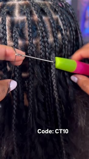 Ponytail / Braids / Hair Tutorial on Instagram: "Step by step tutorial of miracle knots🔥Invisible feather line crocheted into mini braids✨ 🎀Hair name: ULH257 🎀Save $$ code: CT10 #miracle #knots #crochethair #invisible #feather"