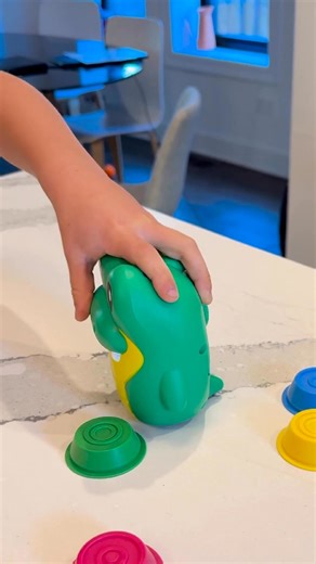 🎨🐊 Meet Cora the Crocodile — your new favorite color-matching buddy! She’s been so busy building nests that she forgot where she left them… and she needs your help to find them! 💚 In Color Scramble with Cora the Crocodile, kids listen as Cora calls out colors, then race to place her on the matching nests. Play solo, compete with friends, or work together in this fun and fast-paced listen-and-seek game! ✨ Want an extra challenge? Try Memory Scramble — follow Cora’s color sequence and see how f