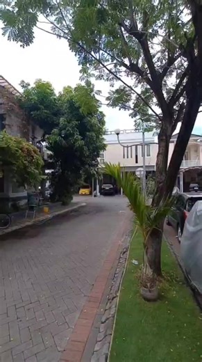Dijual rumah di Gayungsari Perumahan elit di Gayungsari Lt 8x15 (120m²) Lb 160m² Rumah 2lantai Sertifikat HGB IMB lengkap Kt 4 1 km 4 1 Ada musholah Air PDAM sumur PLN 2200w Ada tandon atas Kitten set baru Row jalan kembar 4mobil Dekat club house Lingkungan nyaman Strategis Dekat masjid agung Dekat kampus Juga sangat dekat dengan mall info lengkap bs lgsg dm ya 081936686056 #dijualrumahsurabayaselatan #rumahgayungsari #thegayungsari #fyppppppppppppppppppppppp #agentviral