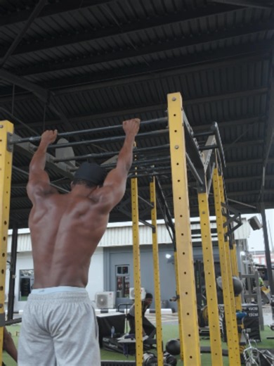 Intense Monkey Bar Calisthenics Competition