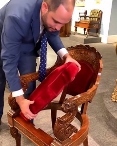 This desk is absolutely full of secrets!🤯 | UNILAD Tech