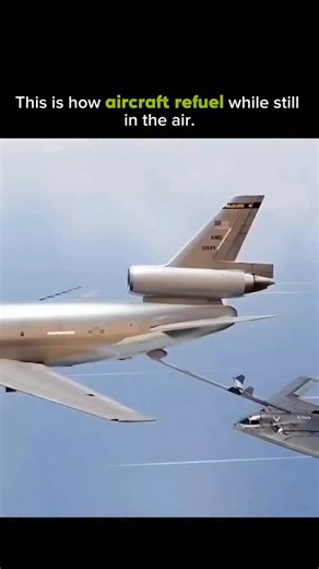 𝗩𝗶𝘀𝗶𝗼𝗻𝗮𝗿𝘆.𝗺𝗼𝘁𝗶𝘃𝗲 | Mid-air refueling is among the most precise maneuvers in aviation ✈️⛽ Two aircraft fly at the same speed and altitude while a tanker... | Instagram