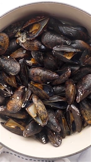 Steamed mussels in a garlic white wine broth are easy to make, healthy, and delicious! https://themeddish.com/Steamed-Mussels | The Mediterranean Dish