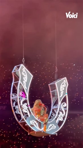 👑 @beyonce enflamme le Stade de France ! Ce soir, Beyoncé fait vibrer Paris avec un show monumental. Costumes spectaculaires, voix légendaire et énergie électrique… Le Stade de France s’illumine au rythme de la reine de la pop. 🔊 Une soirée placée sous le signe de la puissance, de la grâce et de la communion avec son public. Un moment déjà mythique pour les fans venus de toute l’Europe. ✨ Paris brille ce soir, et c’est Beyoncé qui allume les projecteurs. #Beyonce #StadeDeFrance #QueenB #ParisE