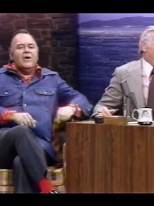 Jonathan Winters Tells Hilarious Drinking Stories - January 20th 1976 😂😅😅 - Watching it 100 times is still So Funny 😂😂😂 #johnnycarson #thetonightshow #comedy #comedian #talkshow | Funny Talk Show 70s 80s